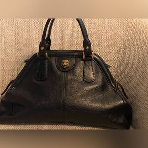 Gucci Black bag with strap for shoulders or cross body excellent  like new,